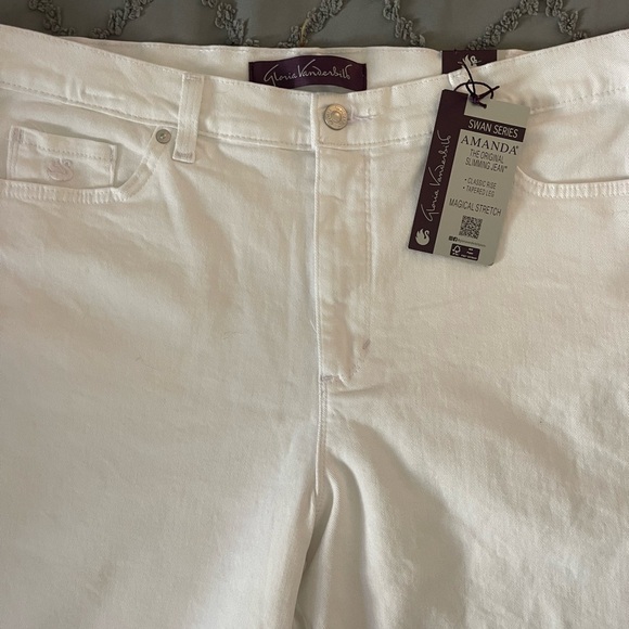 Gloria Vanderbilt Amanda jean’s tapered leg - Picture 2 of 3